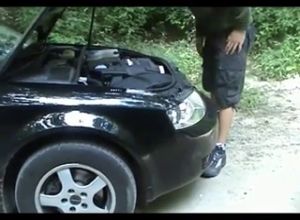 В лесу ебёт сексуальную блондинку